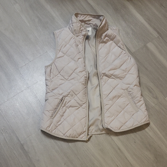 Old Navy Quilted Vest in Light Pink - Picture 1 of 6